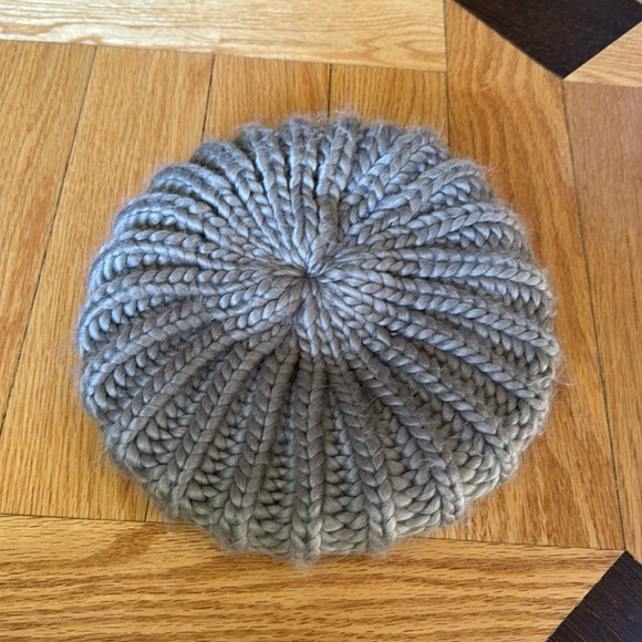 Winter knit hat - Picture 1 of 4